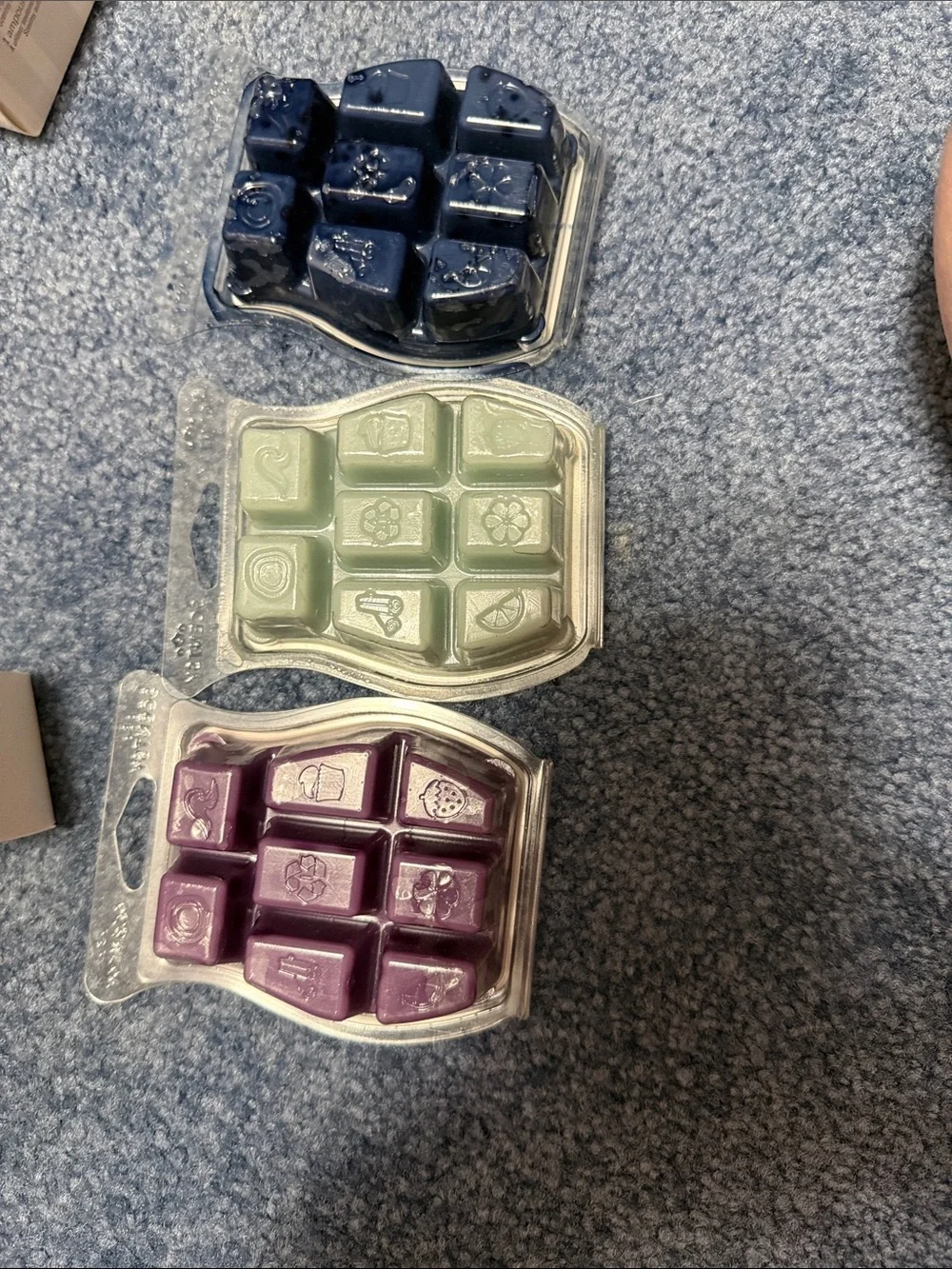 Scentsy Bundle Wax Melt Bars Trio & 12 20 watt bulb’s